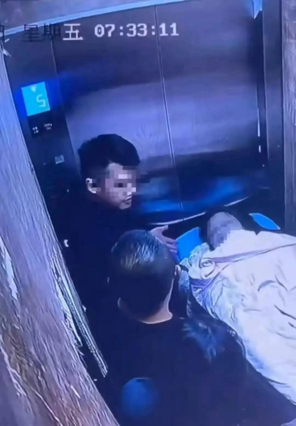 天鲜优配 警方通报“女子疑因家暴去世” 律师解读为何指定管辖移交异地侦办